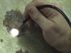 Fibroscopio PCE-E 130 realizando una comprobaci�n del estado del material.